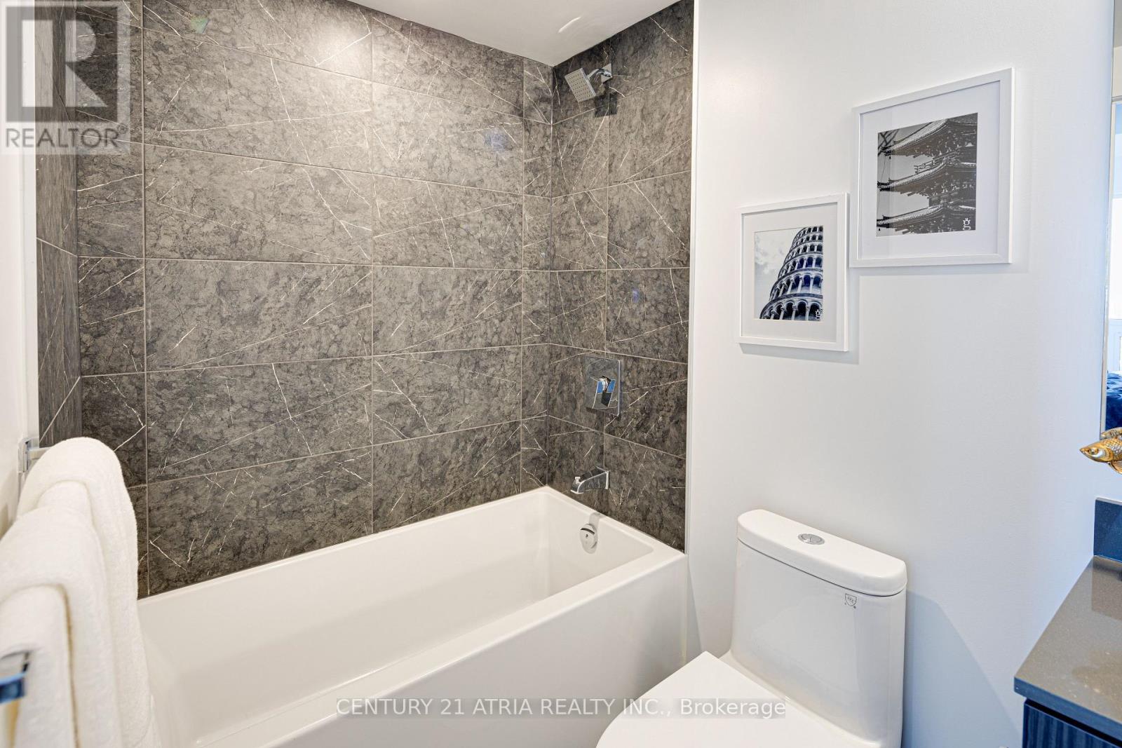 #1915 82 DALHOUSIE STREET - 15
