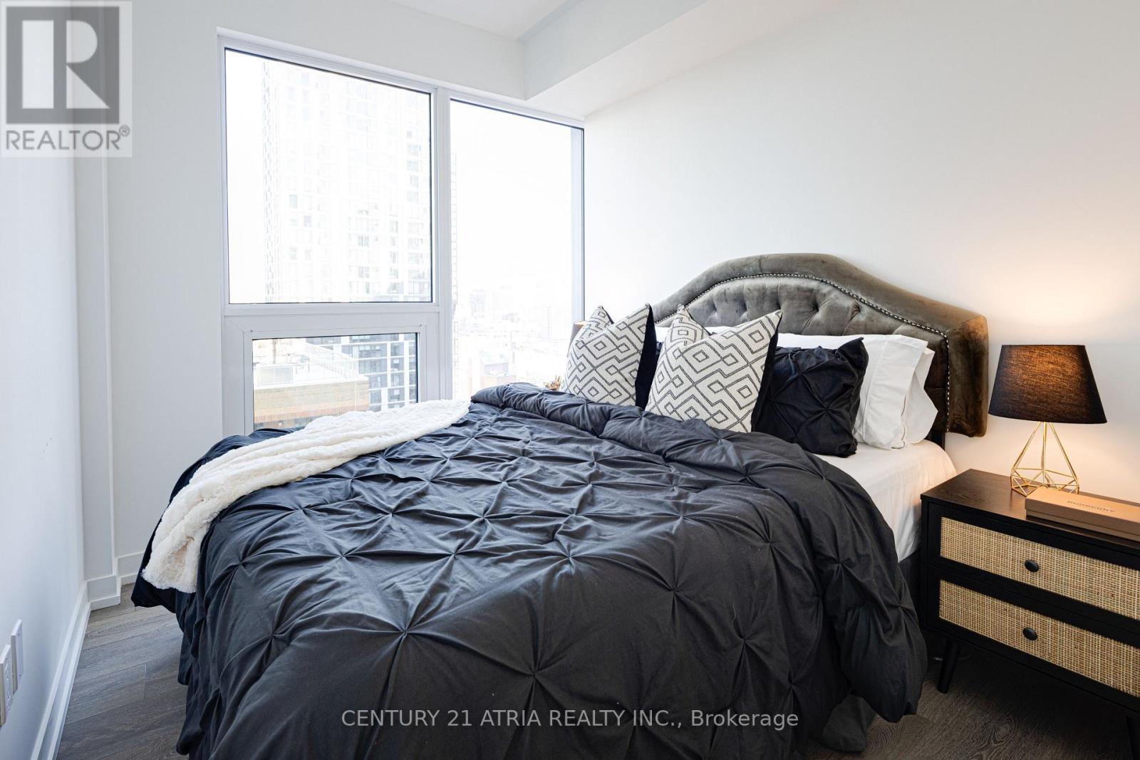 #1915 82 DALHOUSIE STREET - 18