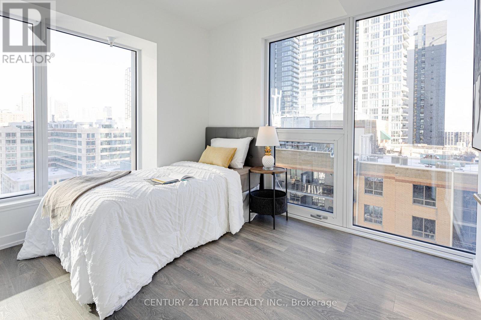 #1915 82 DALHOUSIE STREET - 19
