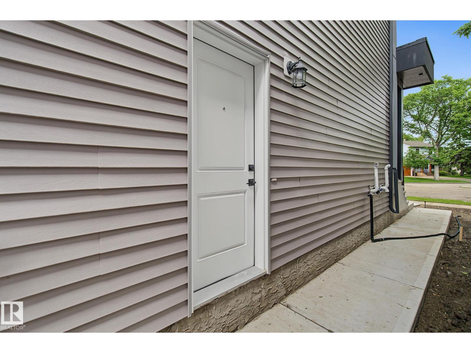 7603 92 AV NW - 9