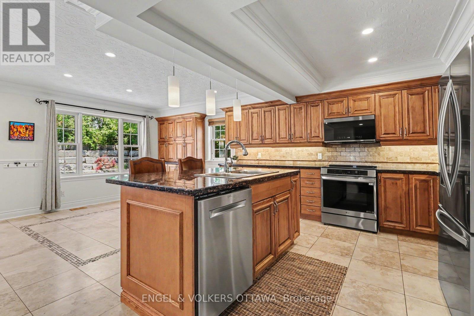 4 Bed, 4 Bath House for Sale in Ottawa – 101 IVY CRESCENT, Ottawa – MLS# X13532106 - Image 9