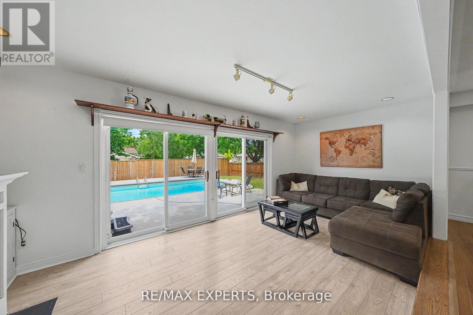 32 OAK COURT - Image 16