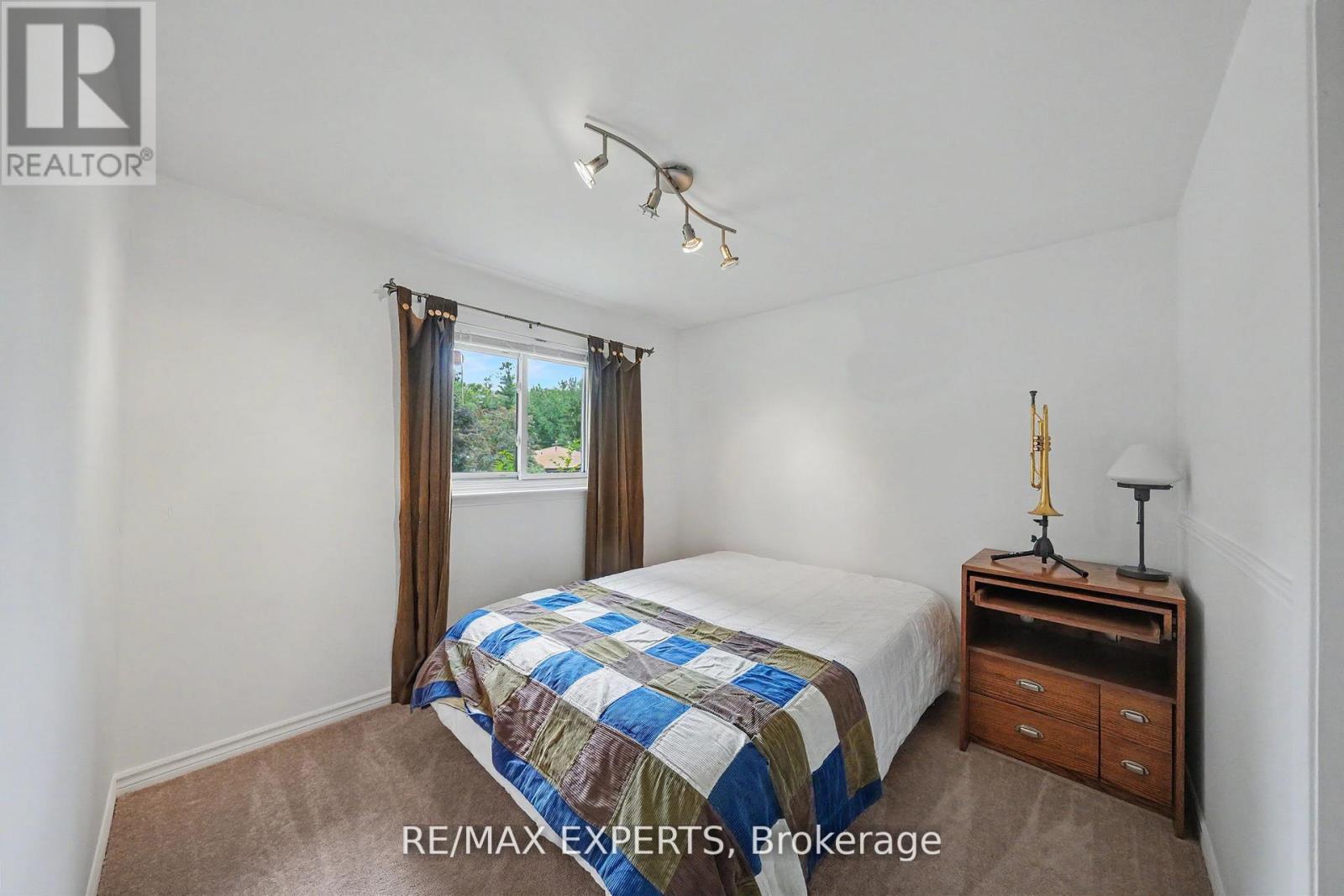 32 OAK COURT - Image 23