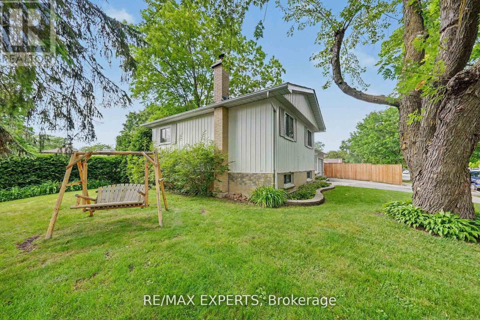 32 OAK COURT - 39