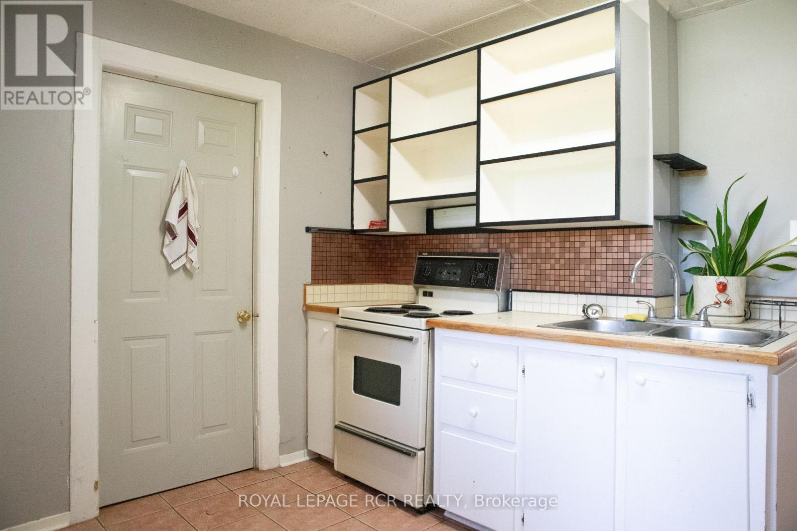 642-644 BAY STREET - 16
