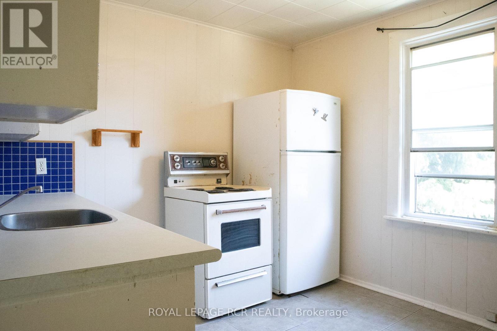 642-644 BAY STREET - 17