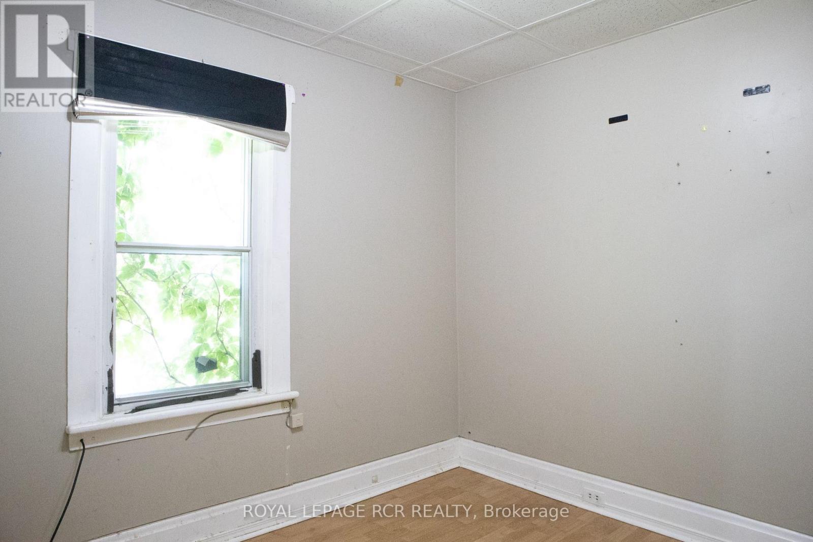 642-644 BAY STREET - 21