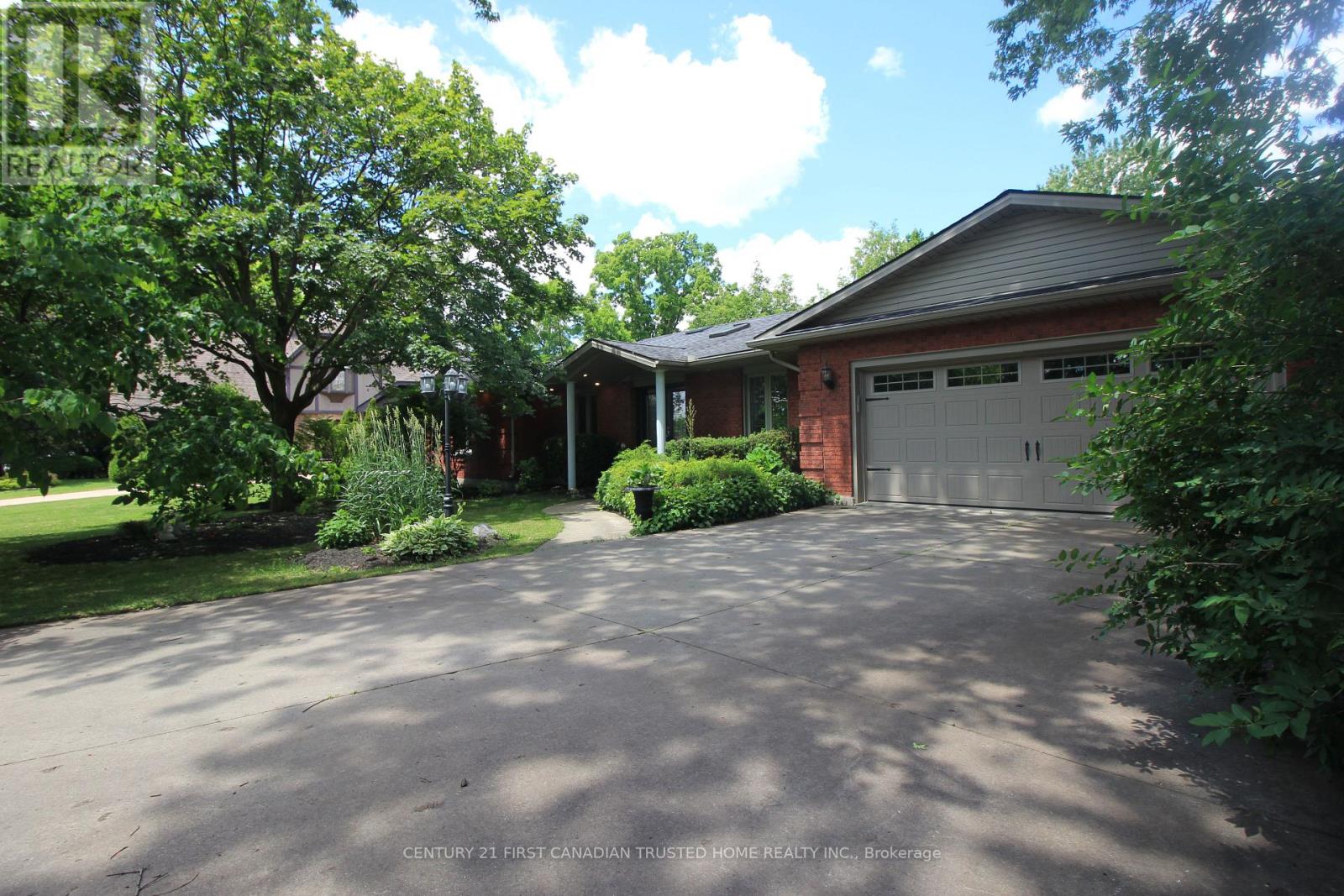 27 CROYDON DRIVE - 2