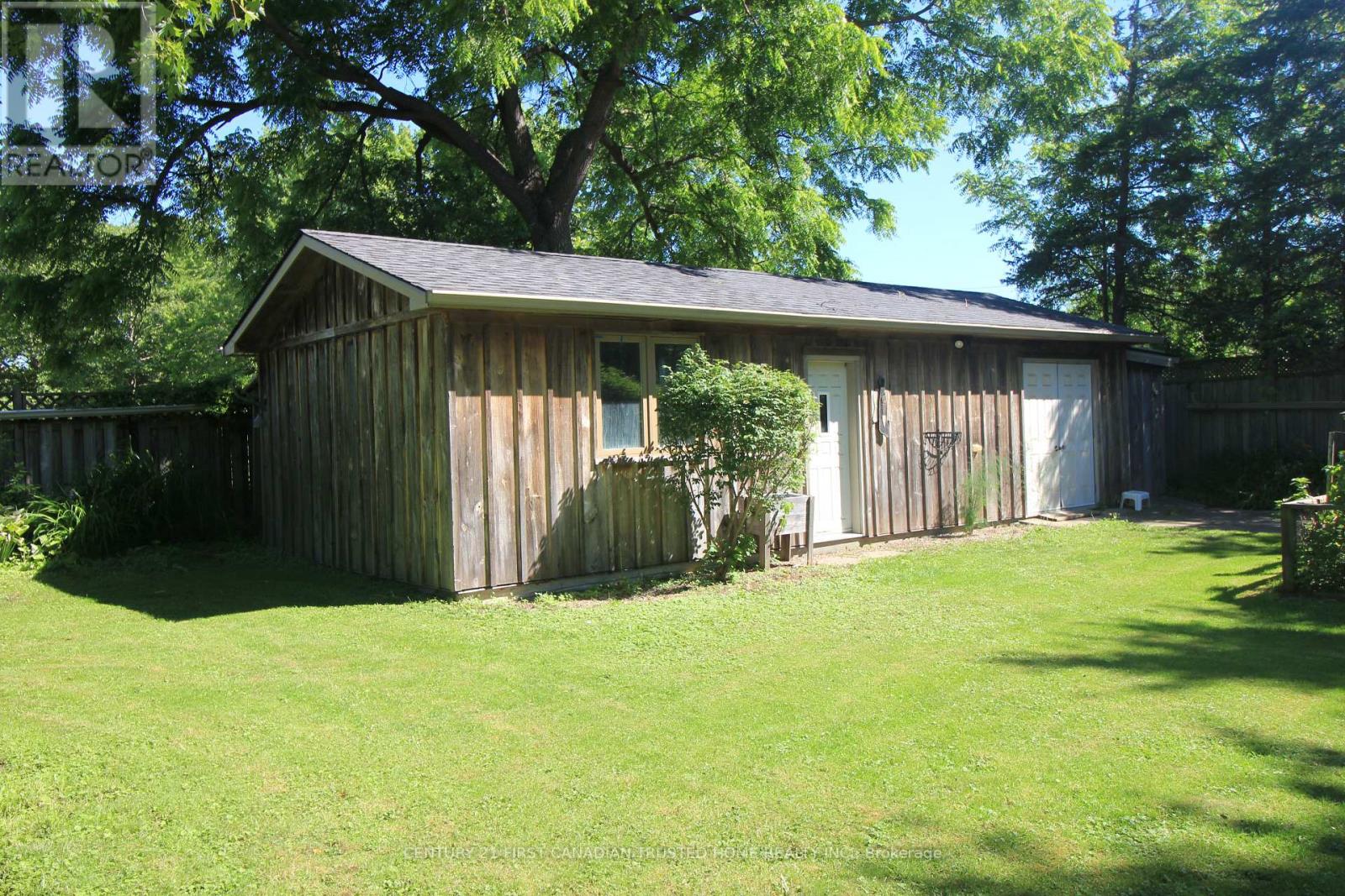 27 CROYDON DRIVE - 25