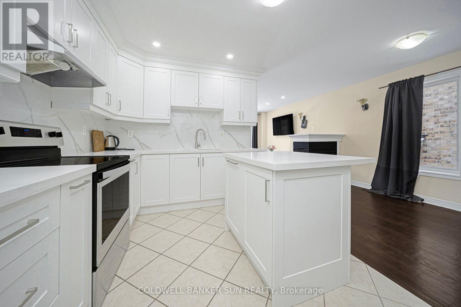 146 CRYSTALVIEW CRESCENT - 12