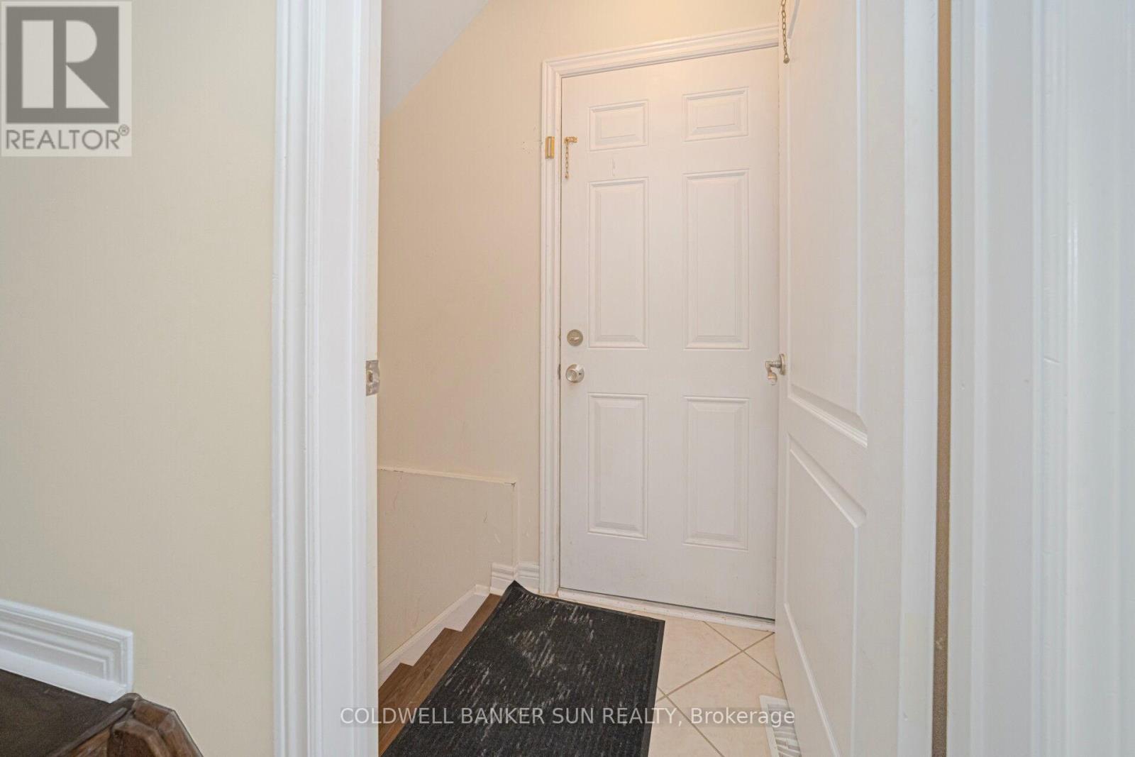 146 CRYSTALVIEW CRESCENT - 32