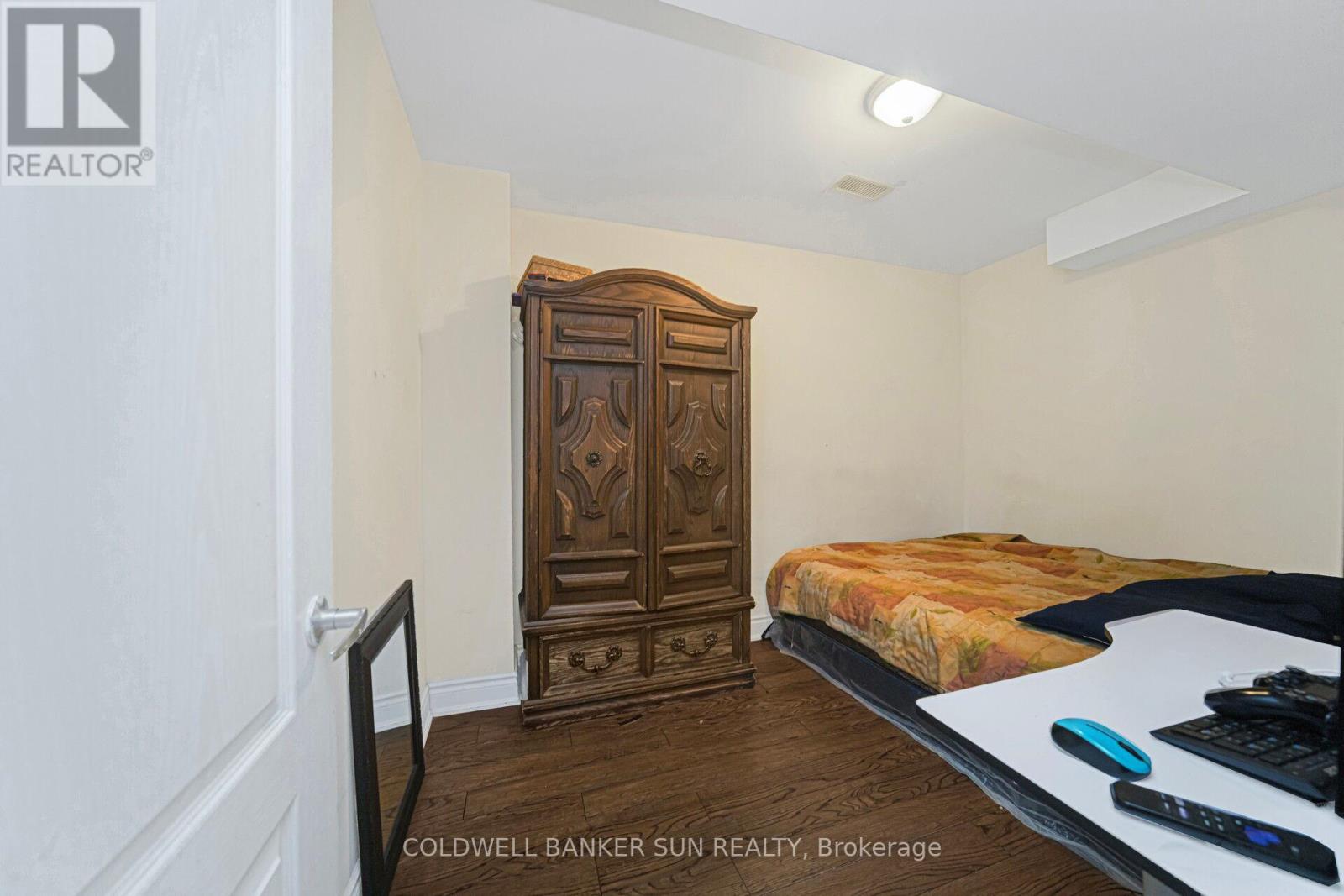 146 CRYSTALVIEW CRESCENT - 37