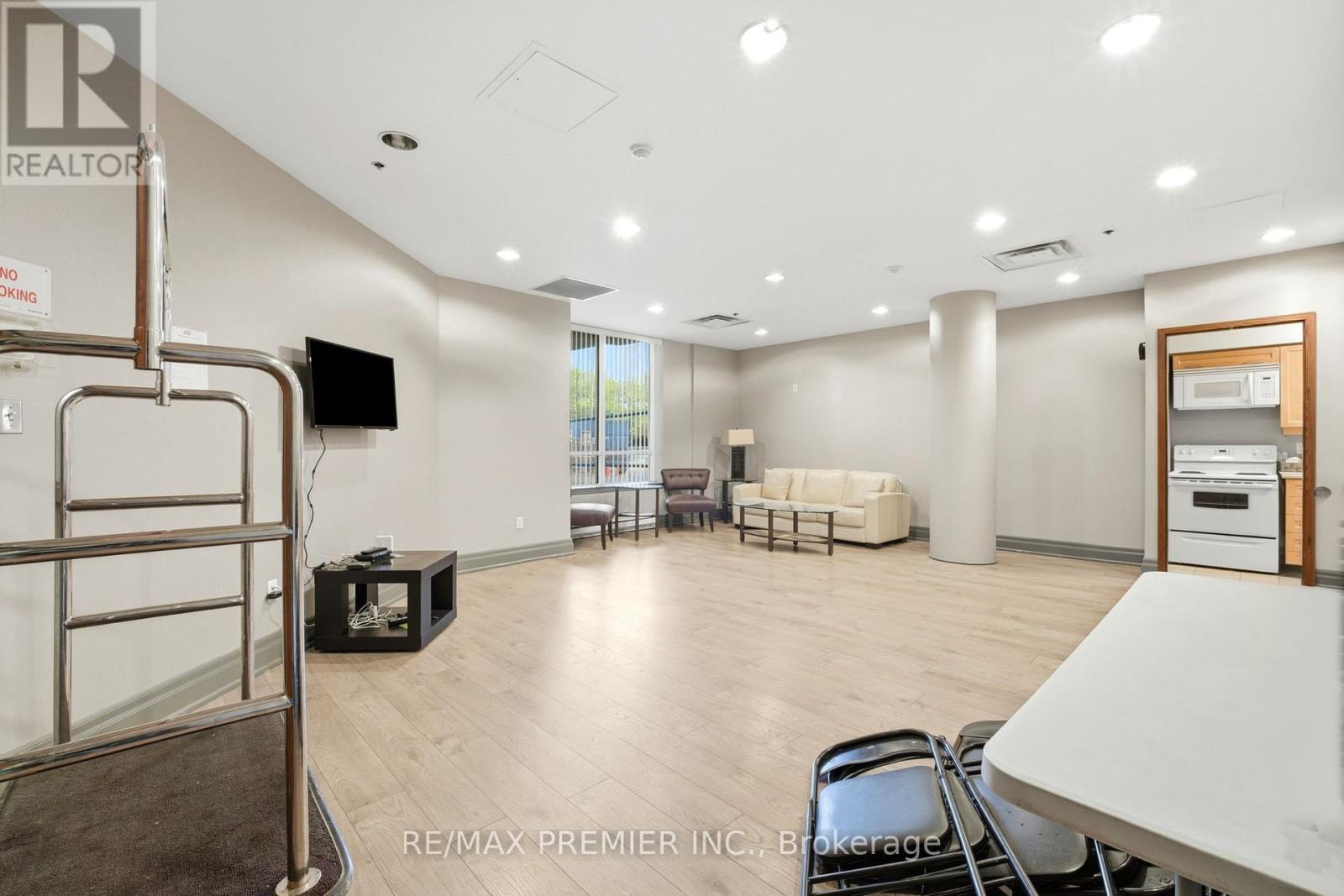 #306 2772 KEELE STREET - 23