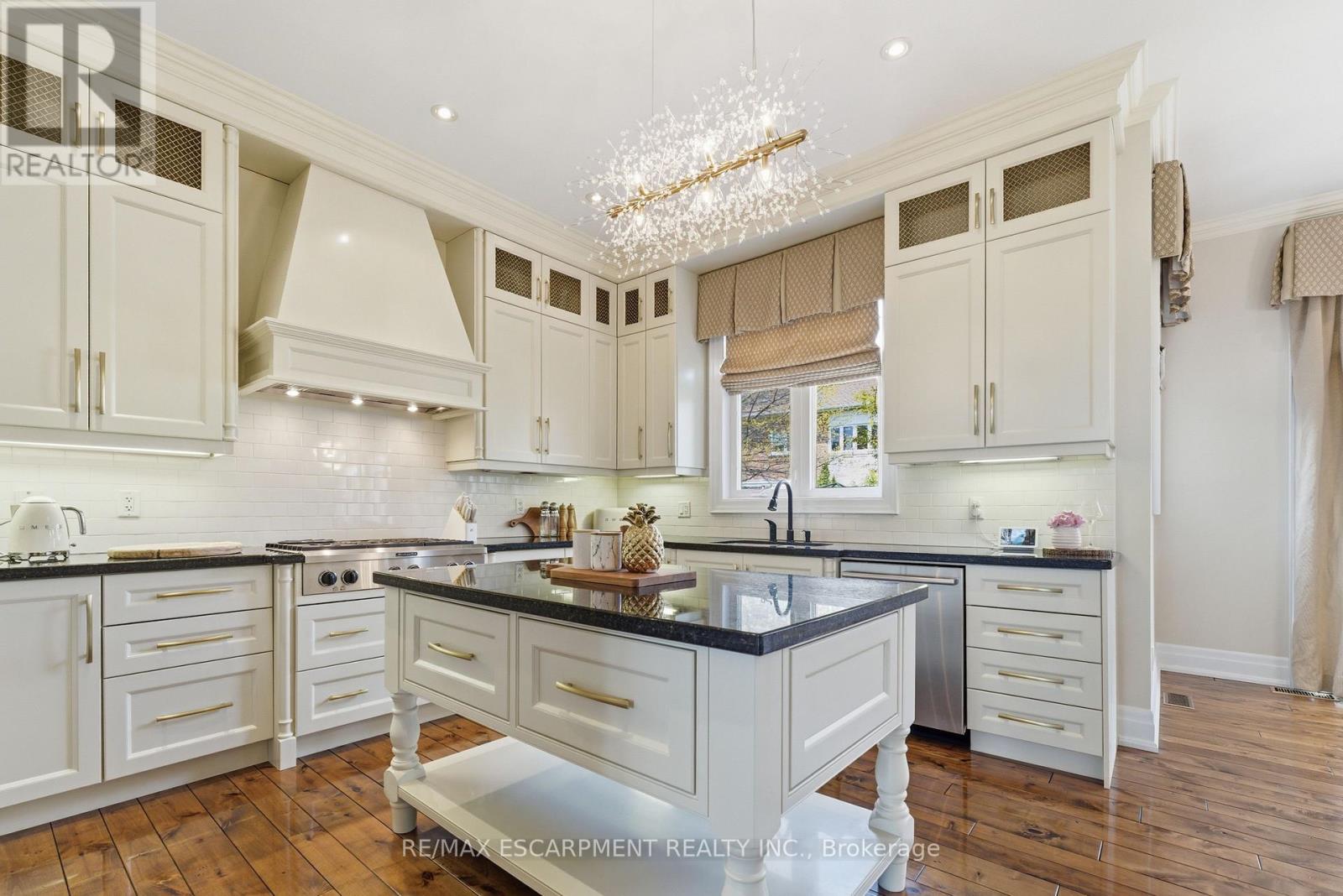 950 FREDONIA DRIVE - 10
