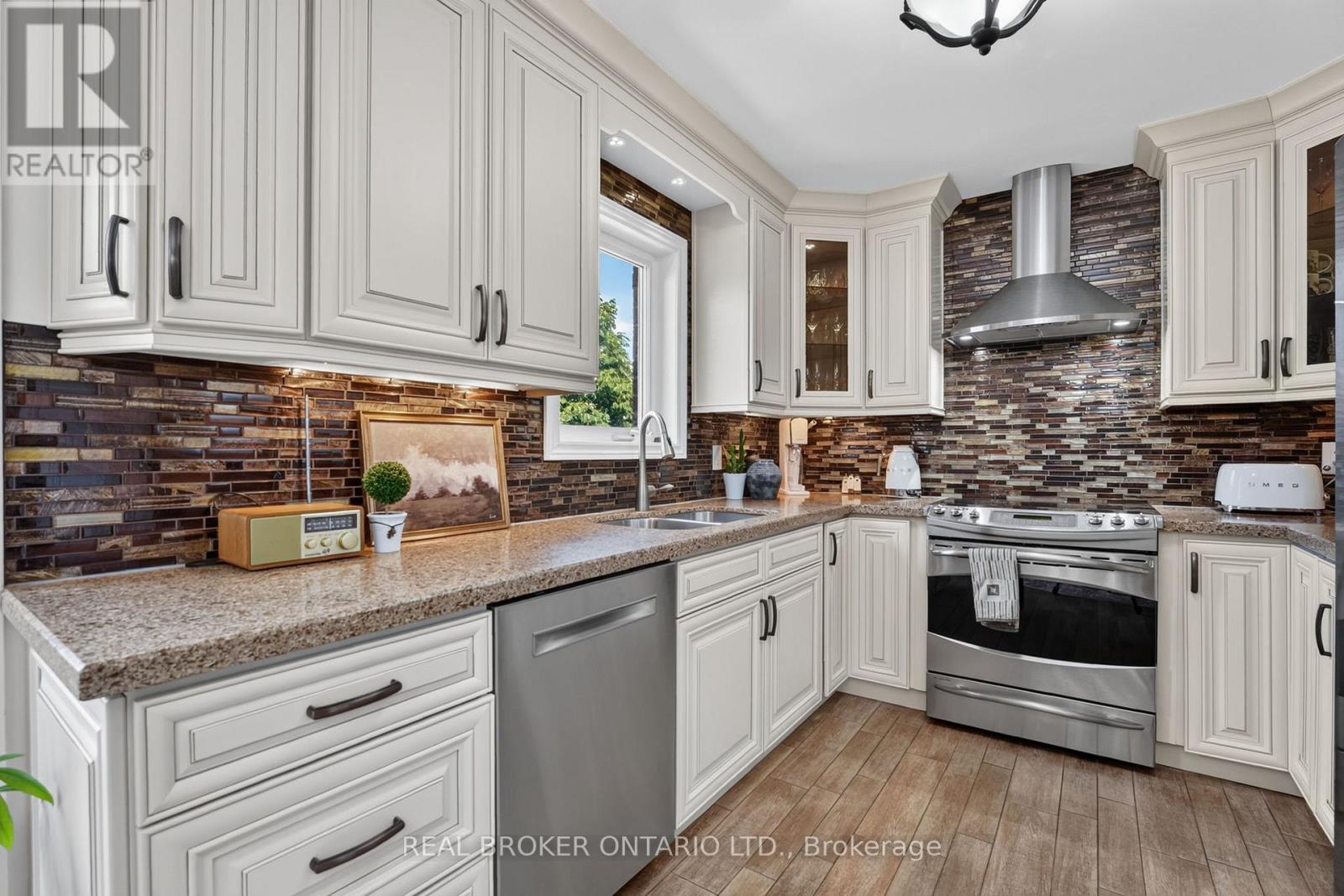 74 HARLEY AVENUE - 16