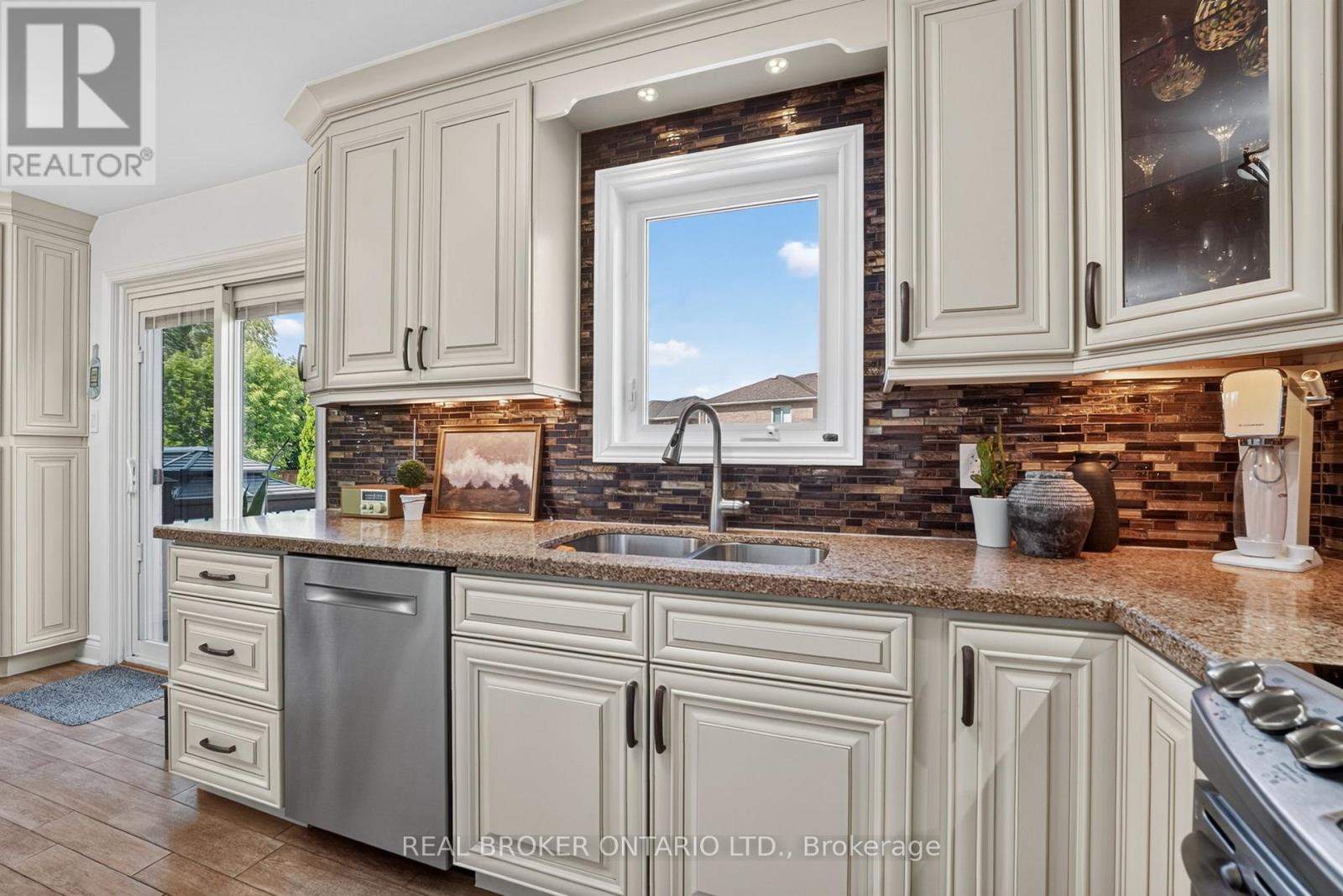 74 HARLEY AVENUE - 19