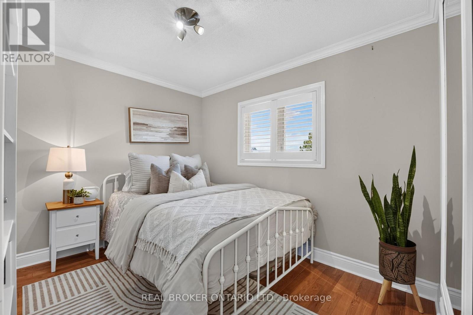 74 HARLEY AVENUE - 23