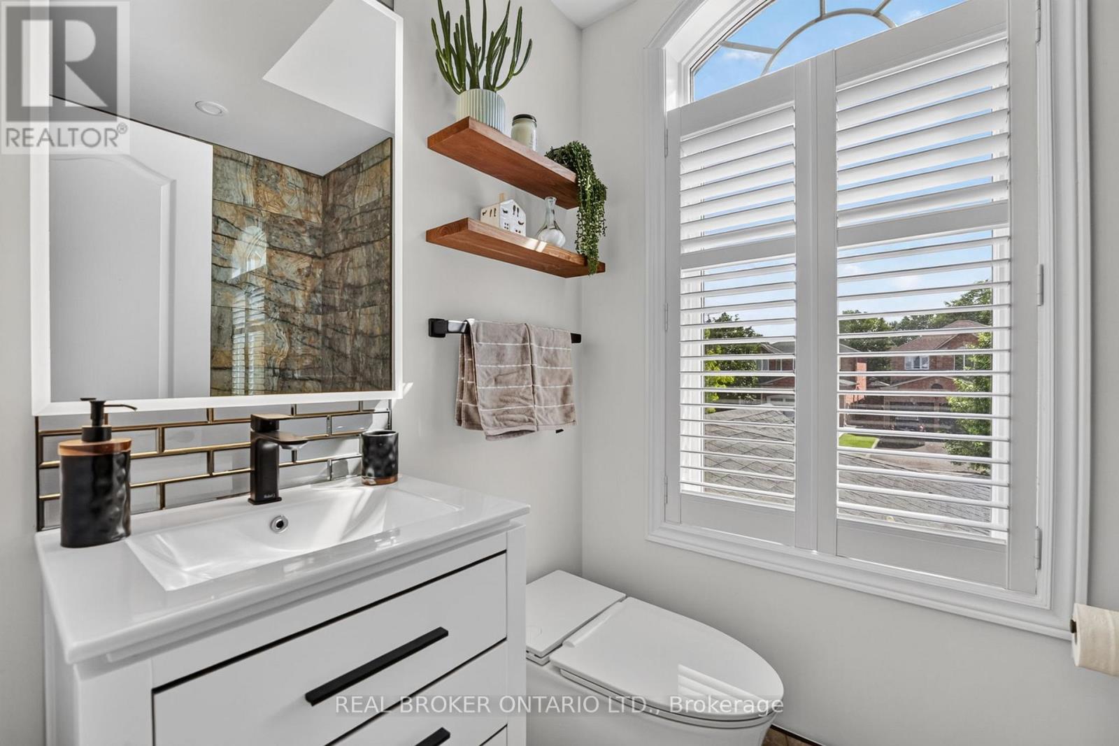 74 HARLEY AVENUE - 25