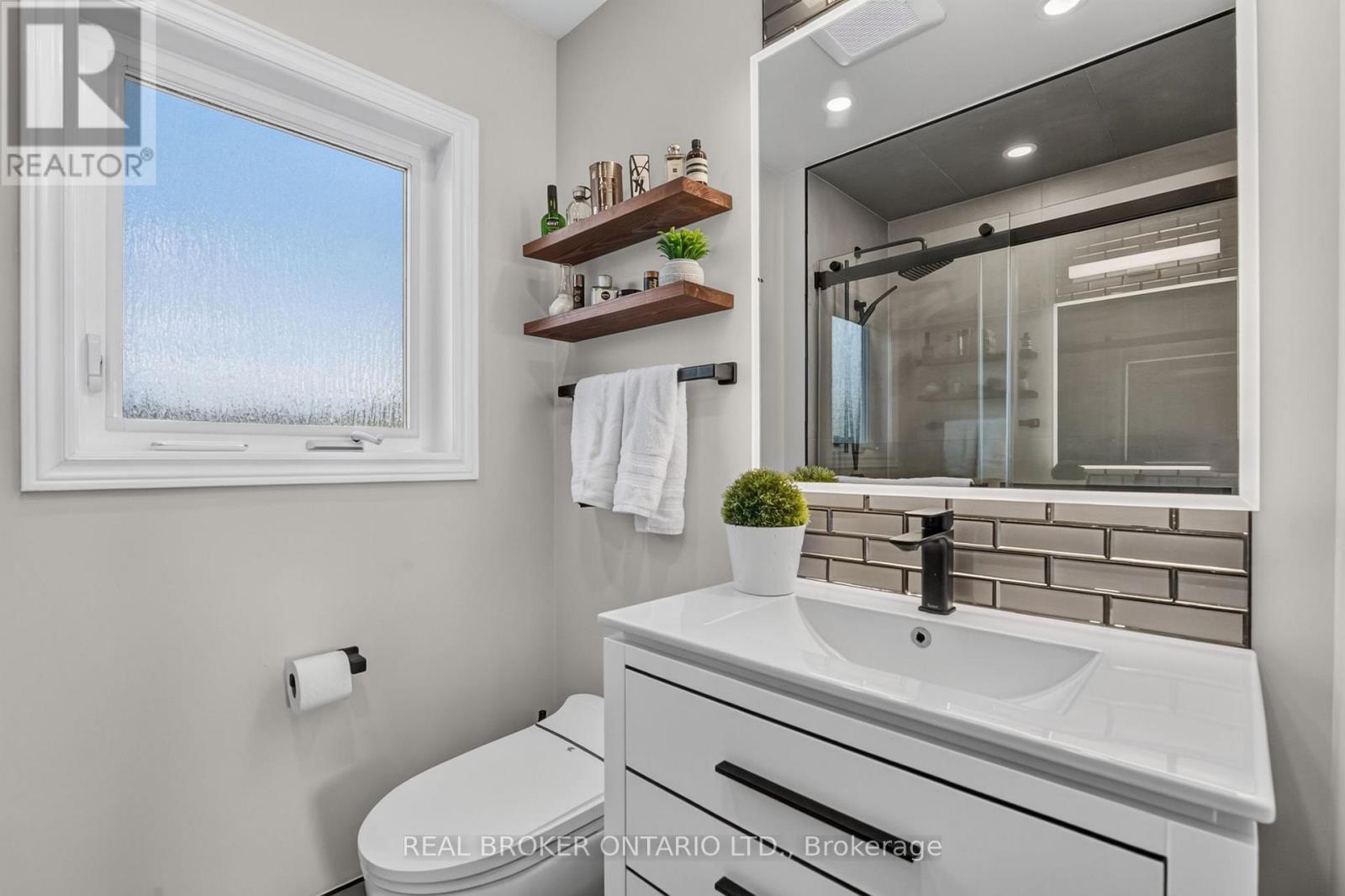 74 HARLEY AVENUE - 29