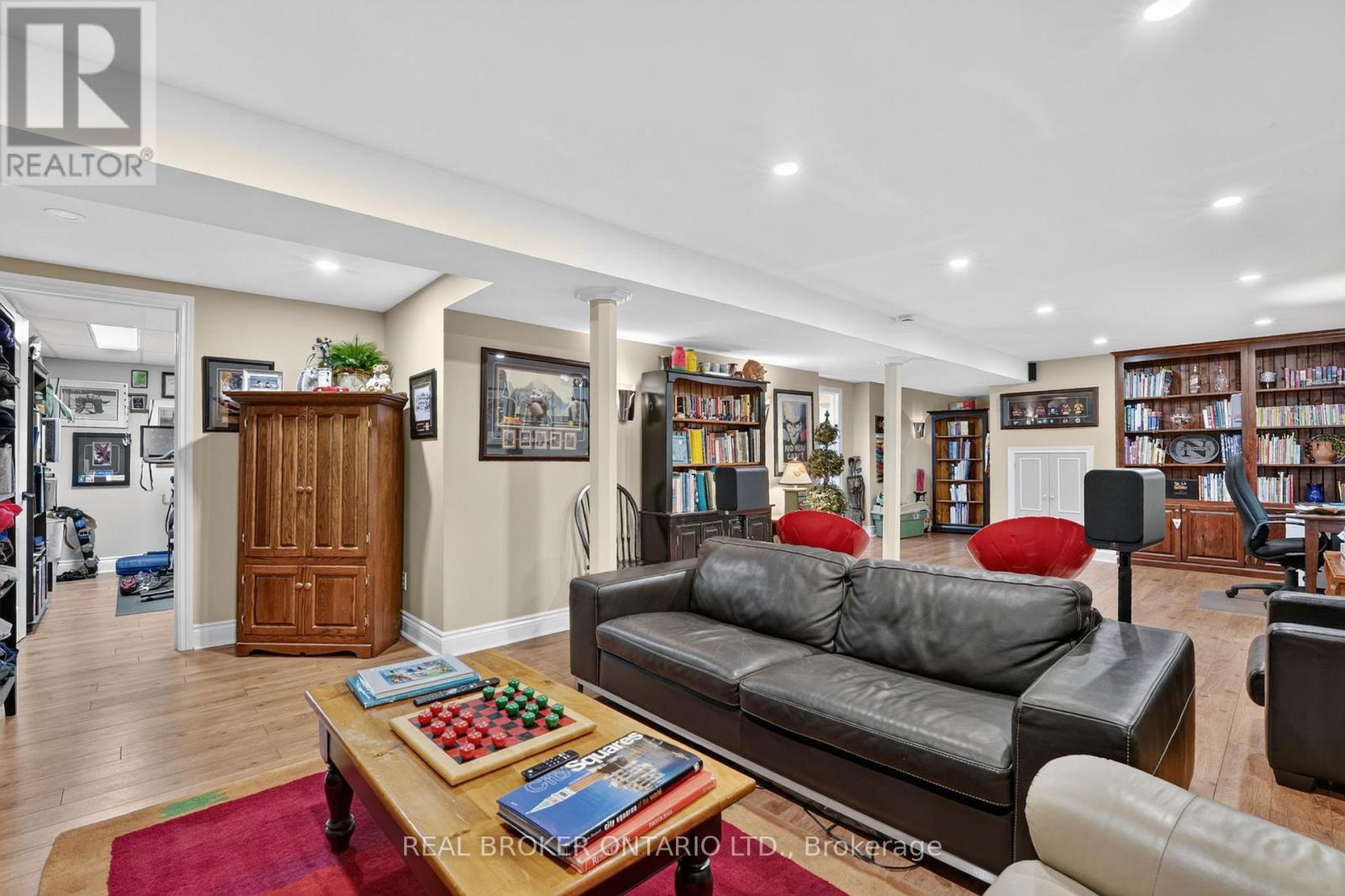 74 HARLEY AVENUE - 35