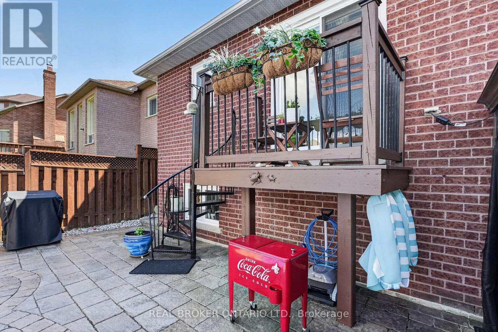 74 HARLEY AVENUE - 37
