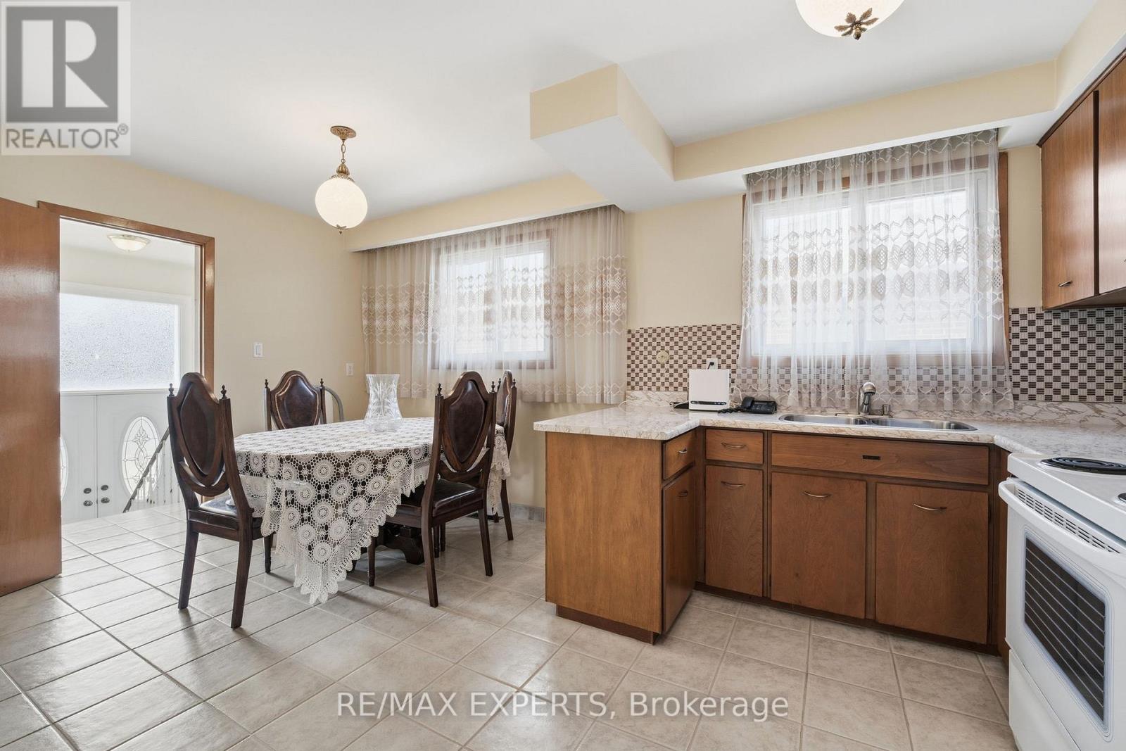 302 HULLMAR DRIVE - 11