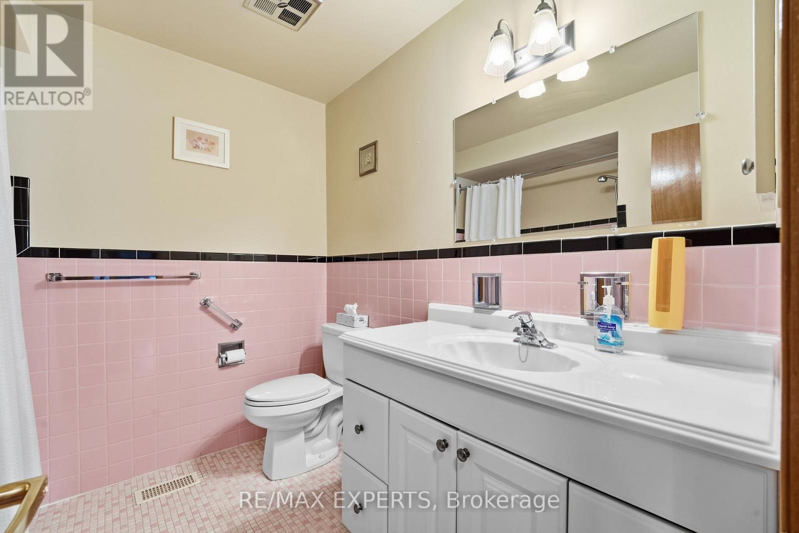 302 HULLMAR DRIVE - 13