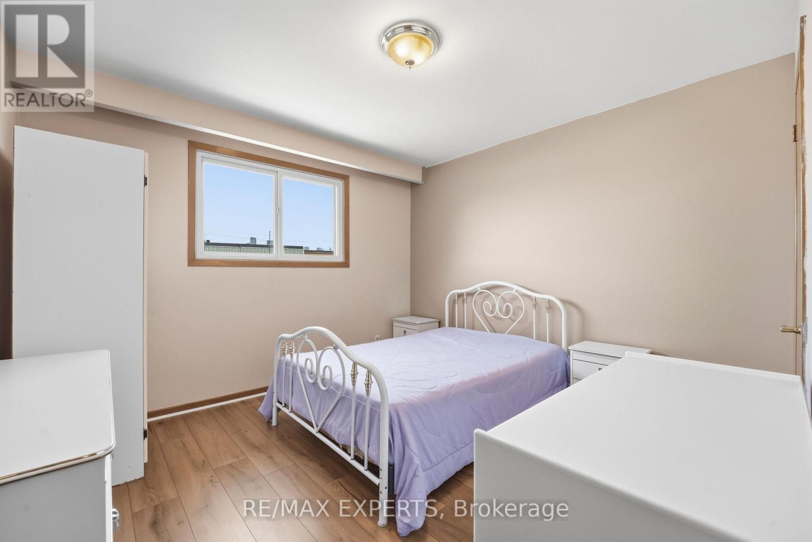 302 HULLMAR DRIVE - 17