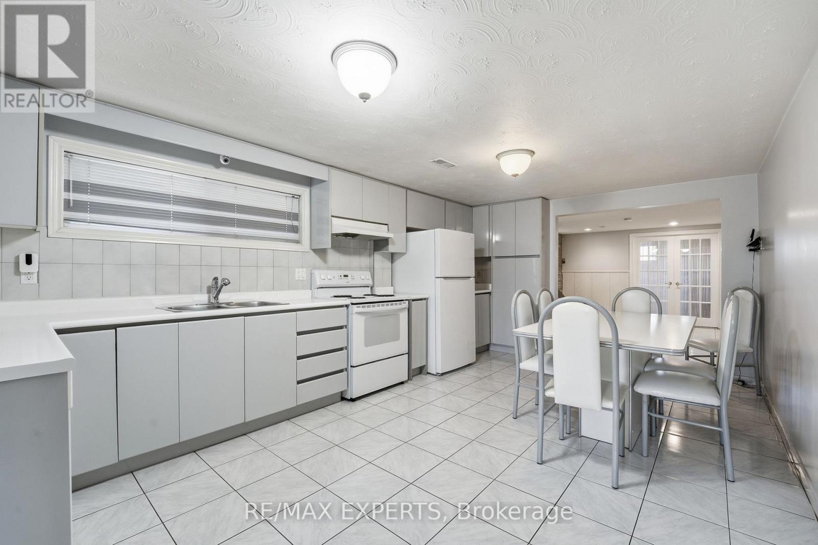 302 HULLMAR DRIVE - 20