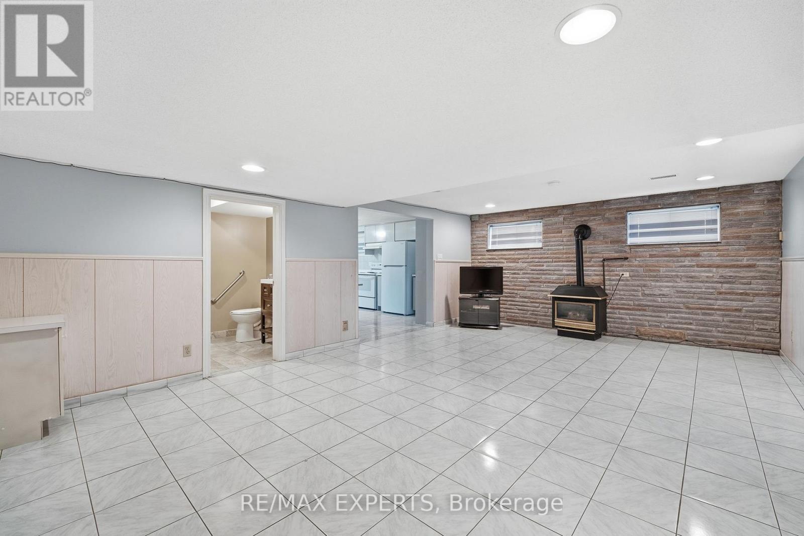 302 HULLMAR DRIVE - 23