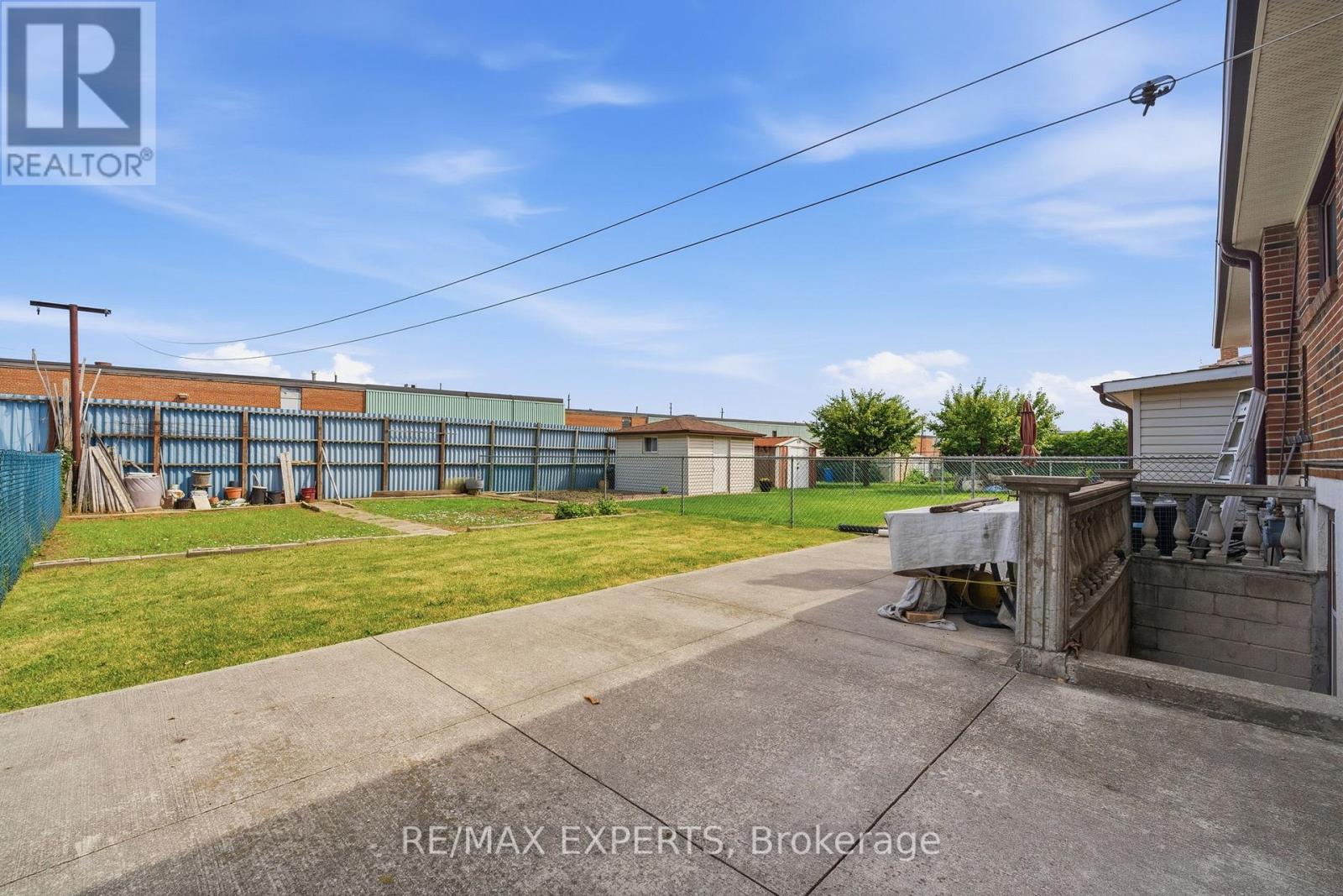 302 HULLMAR DRIVE - 26