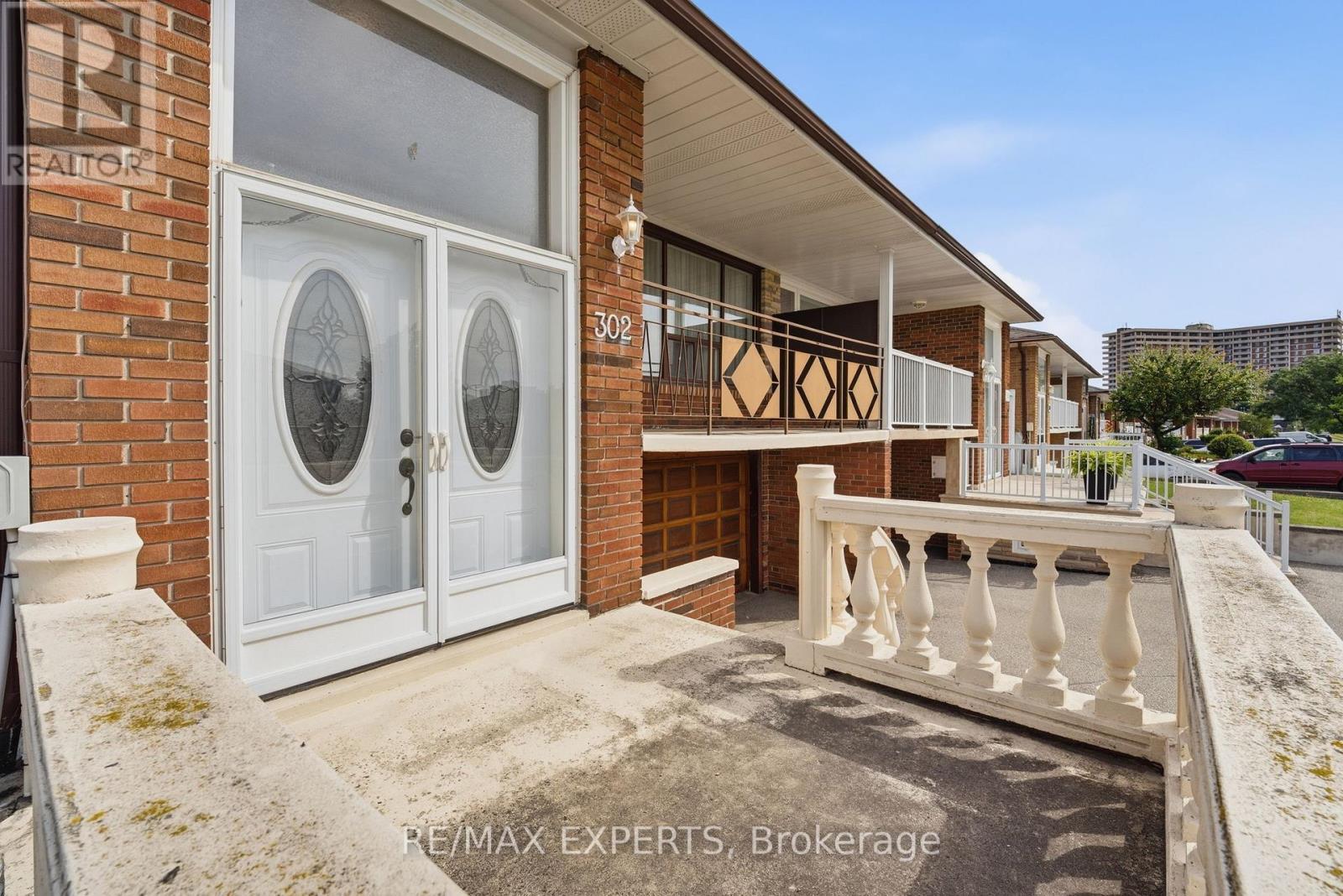 302 HULLMAR DRIVE - 3