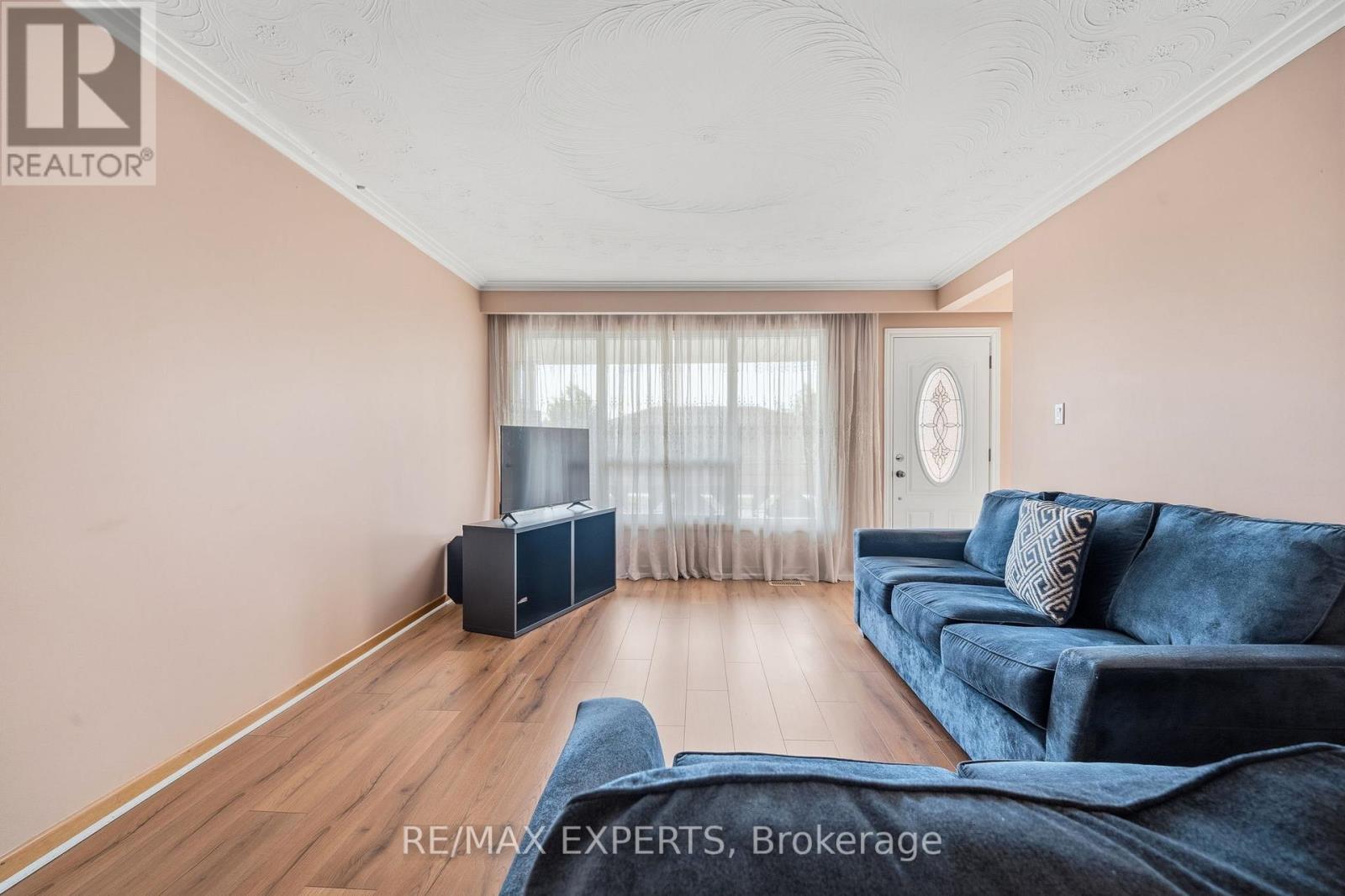 302 HULLMAR DRIVE - 7