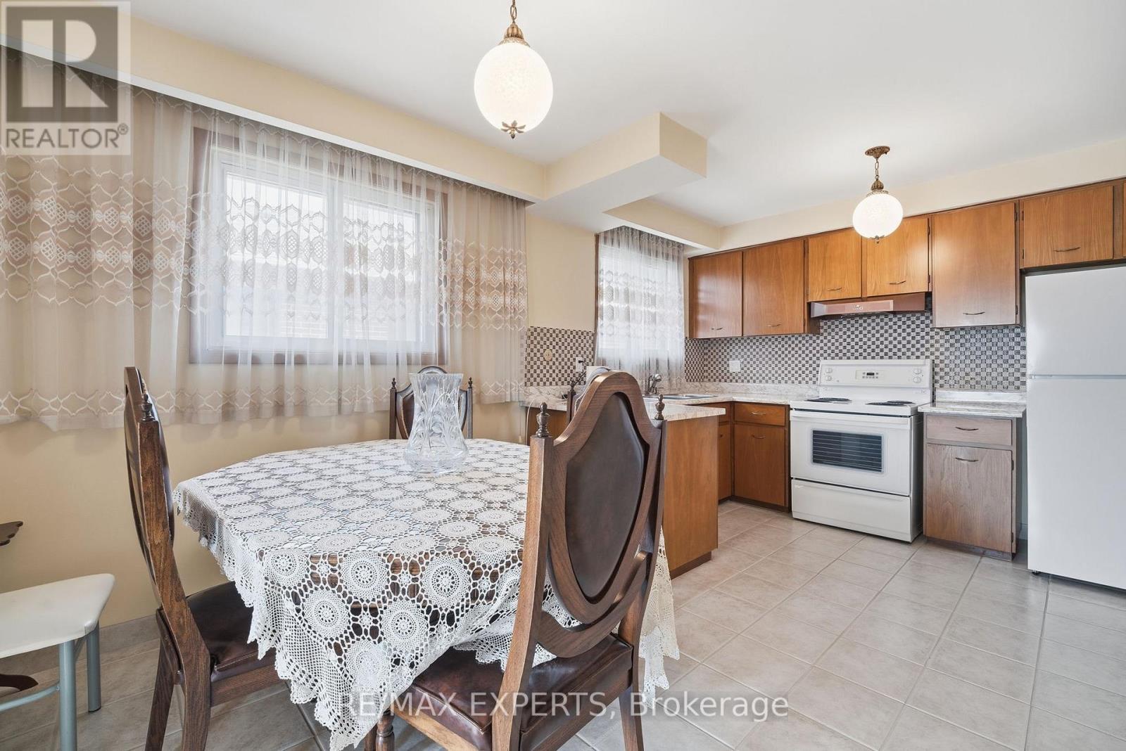 302 HULLMAR DRIVE - 8