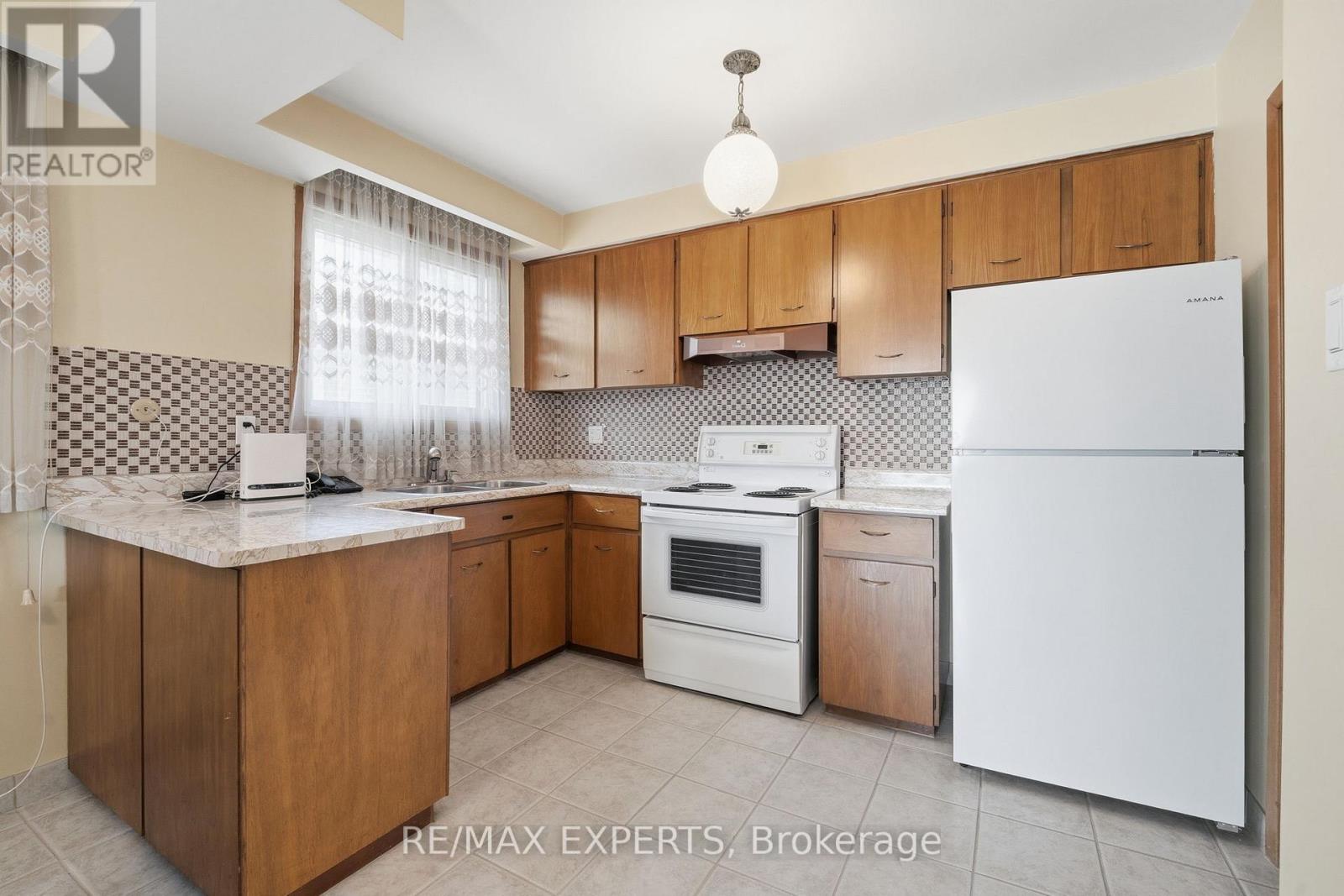 302 HULLMAR DRIVE - 9
