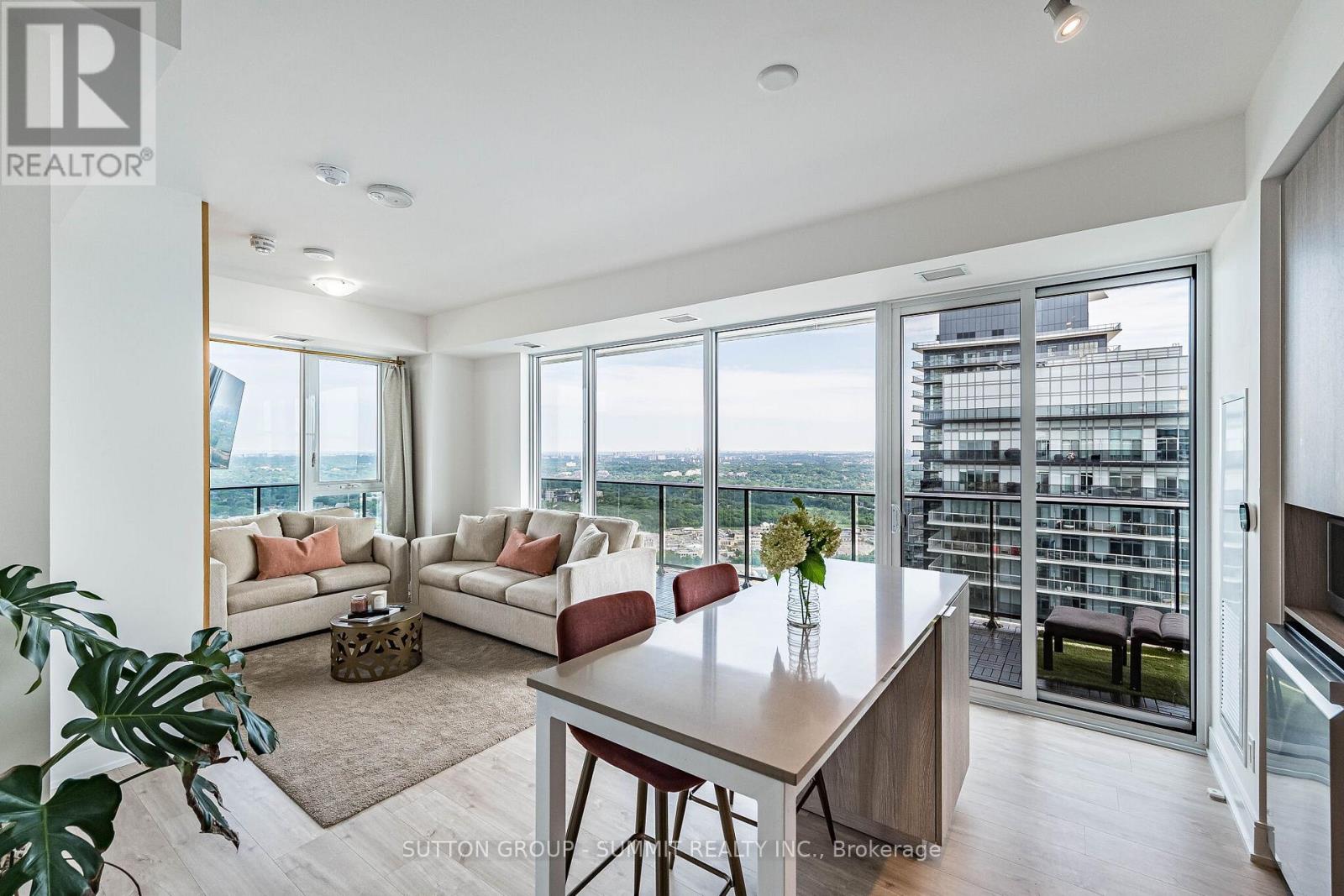 #5102 70 ANNIE CRAIG DRIVE - 11