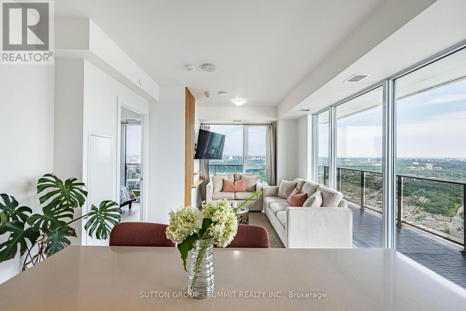 #5102 70 ANNIE CRAIG DRIVE - 12