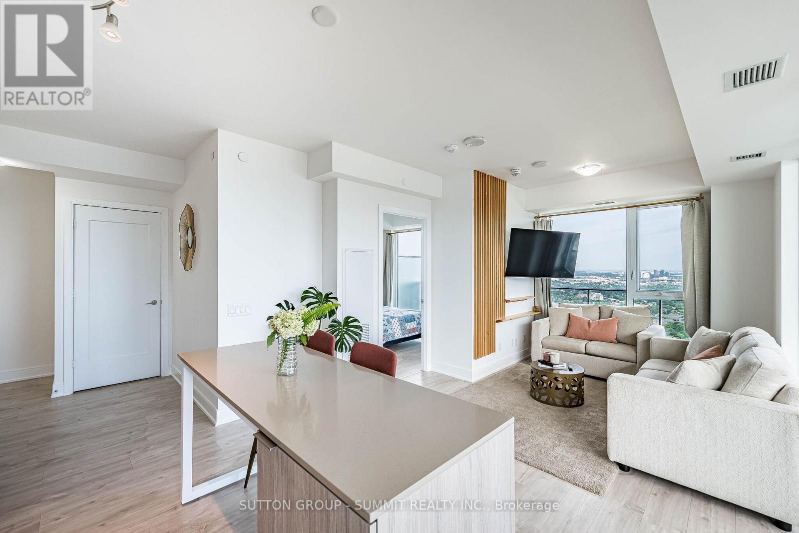 #5102 70 ANNIE CRAIG DRIVE - 13