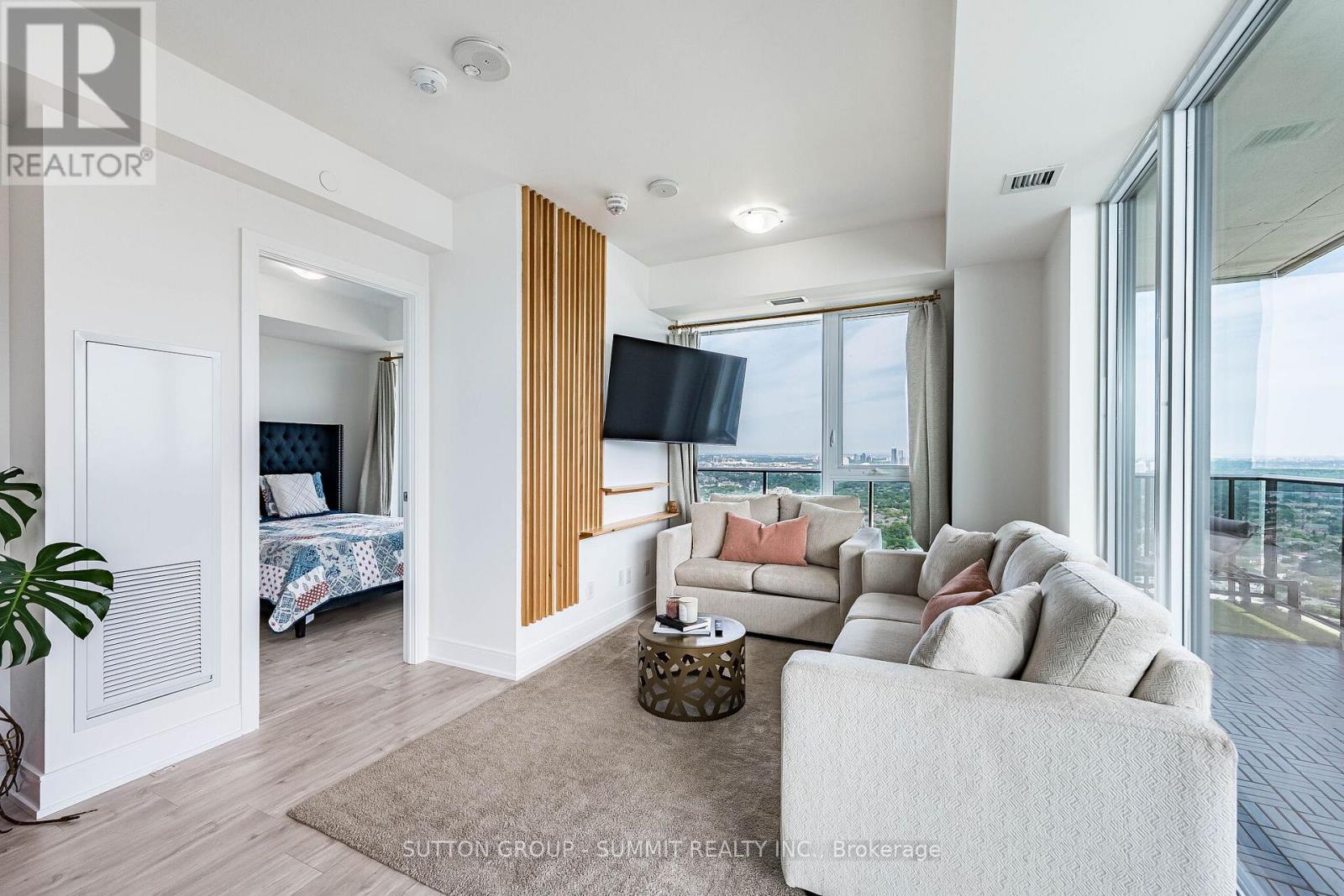 #5102 70 ANNIE CRAIG DRIVE - 14