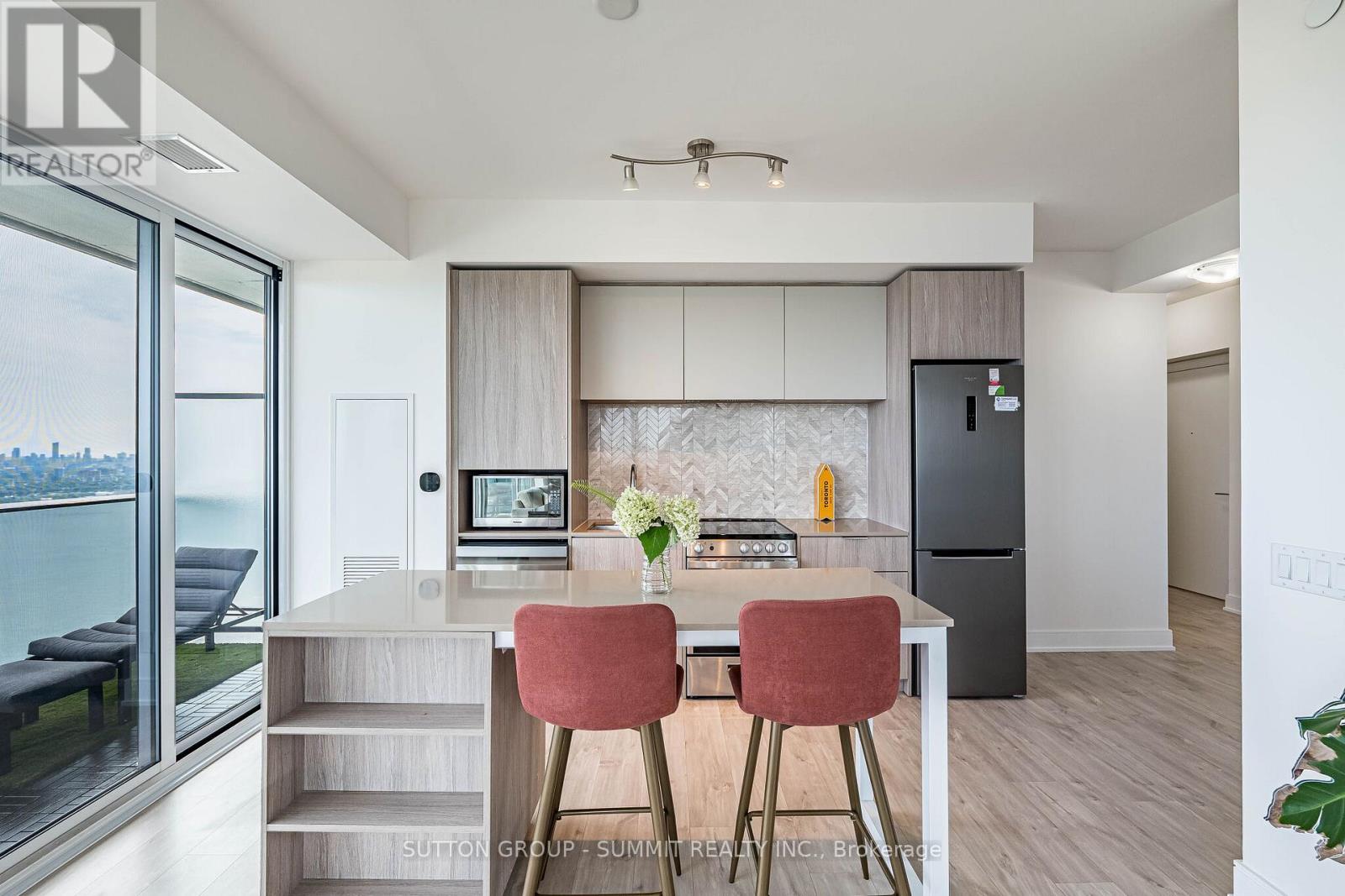 #5102 70 ANNIE CRAIG DRIVE - 15