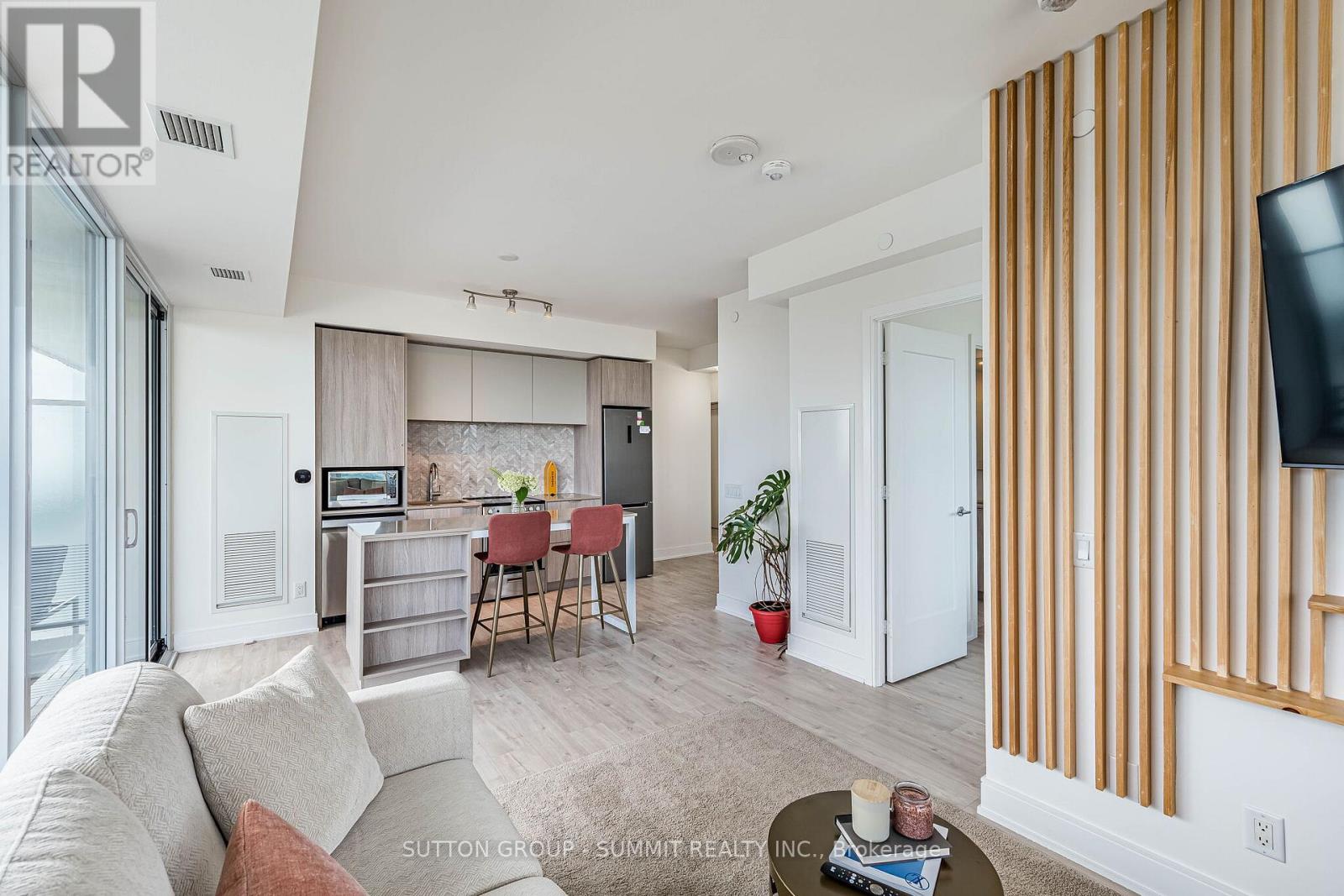 #5102 70 ANNIE CRAIG DRIVE - 16
