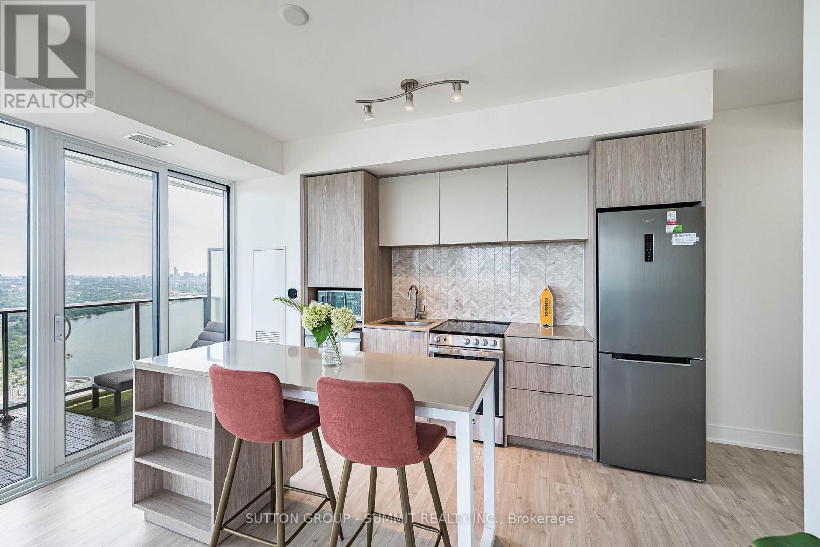 #5102 70 ANNIE CRAIG DRIVE - 17