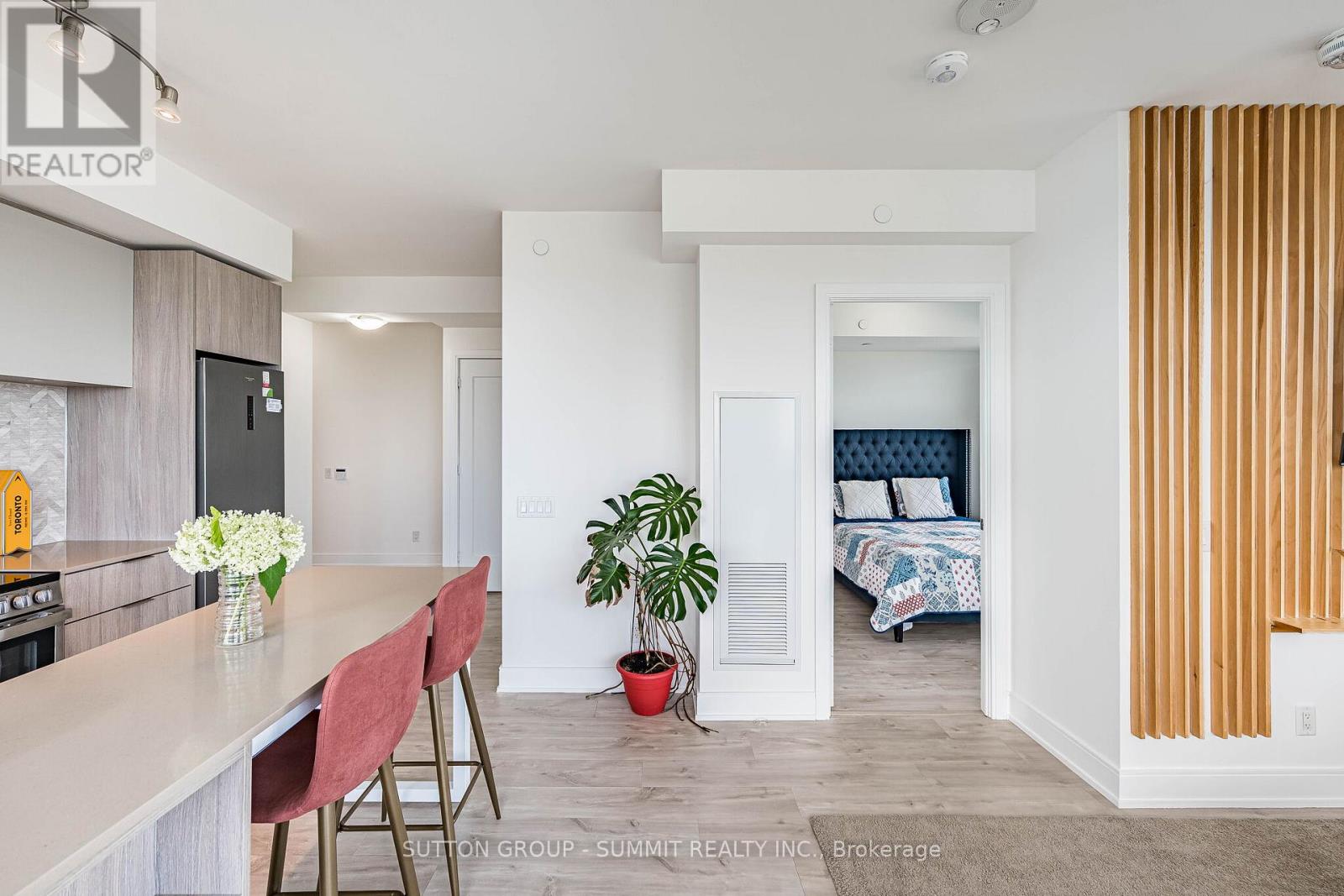 #5102 70 ANNIE CRAIG DRIVE - 18