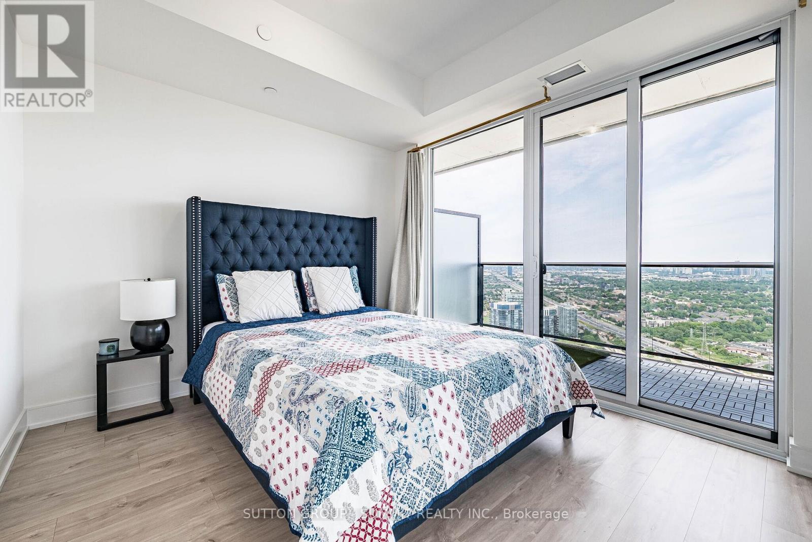 #5102 70 ANNIE CRAIG DRIVE - 19