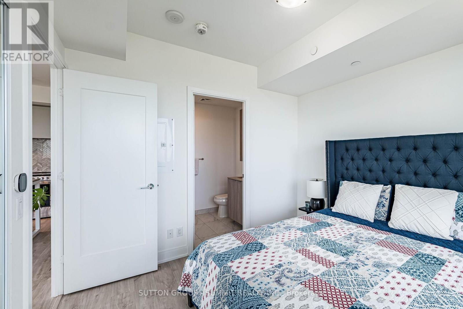 #5102 70 ANNIE CRAIG DRIVE - 20