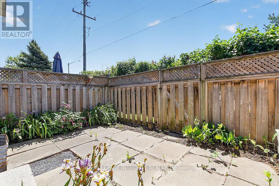 427 MOODIE DRIVE - 29