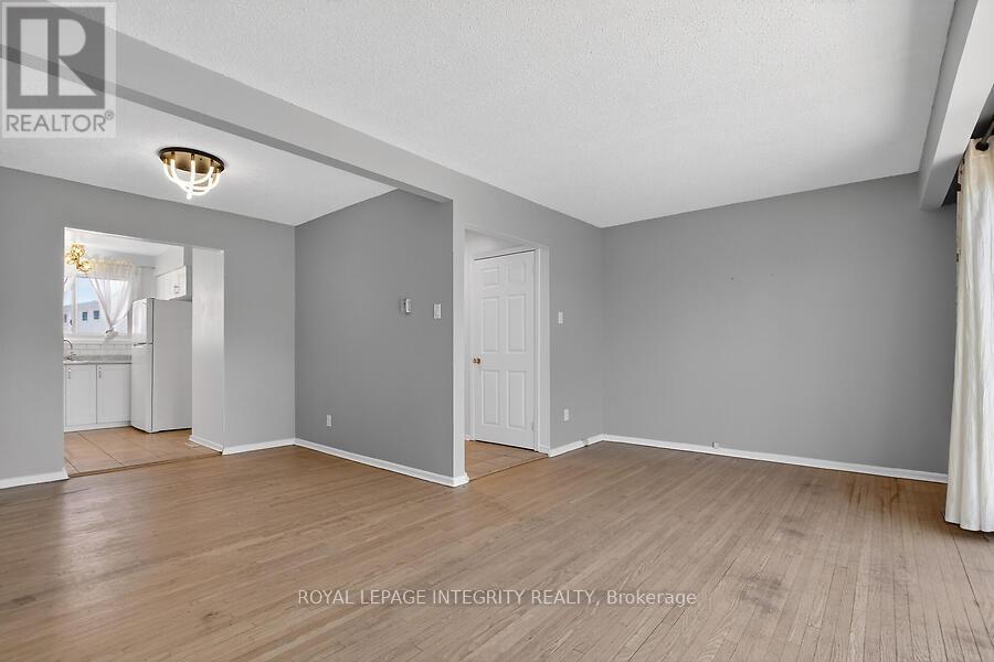 427 MOODIE DRIVE - 11