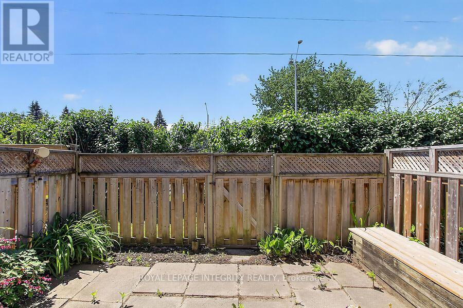 427 MOODIE DRIVE - 27