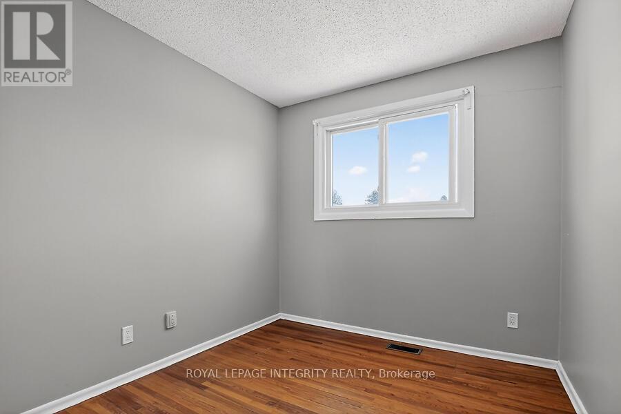 427 MOODIE DRIVE - 23