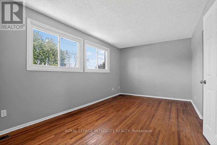 427 MOODIE DRIVE - 16